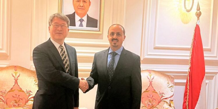 الإرياني يبحث مع السفير الكوري تعزيز التعاون الإعلامي والثقافي والسياحي