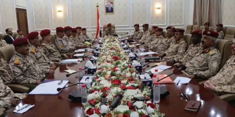 نائب رئيس الأركان يناقش التقرير السنوي وخطط التدريب للعام 2026