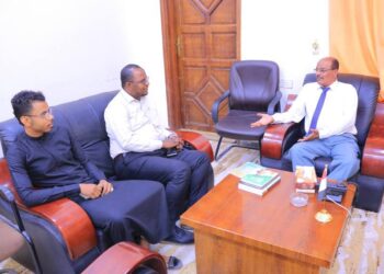 وكيل حضرموت يطلع على ترتيبات الاحتفال بتخرج 360 منحفظة القران