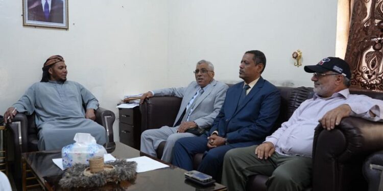 اجتماع يناقش ترتيبات افتتاح قسم السياحة وإدارة الفنادق بجامعة سقطرى