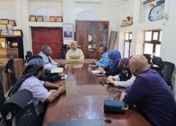 محافظ سقطرى يناقش تفعيل الأنشطة الرياضية وتطوير العمل السياحي