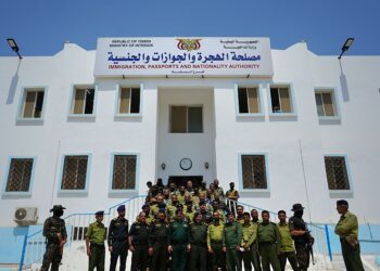 حيدانم يتفقد  فرع الهجرة والجوازات والمركز الشرطي النموذجي بالمكلا