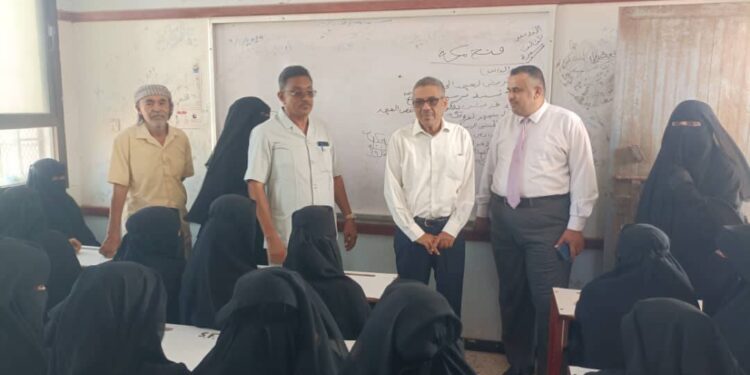 وكيل وزارة  التعليم يتفقد مدارس مديريات الخوخة وحيس  بالحديده