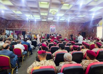 الداعري وشمسان يجتمعان بالسلطة المحلية والقيادات العسكرية والامنية بعز