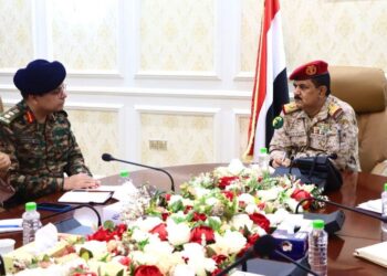 وزير الدفاع يبحث مع الملحق العسكري الهندي تعزيز التعاون المشترك