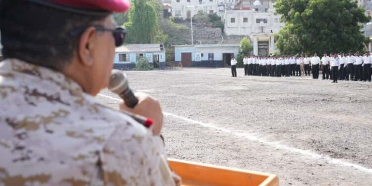 وزير الدفاع يتفقد جاهزية القوات البحرية والدفاع الساحلي