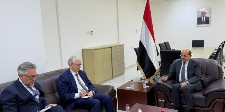 وزير الخارجية يشيد بجهود المانيا والاتحاد الأوروبي في اليمن