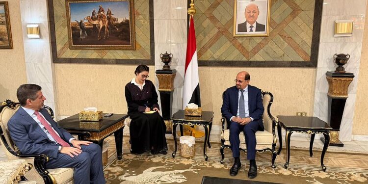 وزير الخارجية يثمن المواقف الامريكيه الداعمة  لليمن