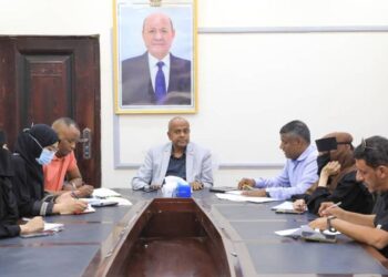 وزارة الشباب والرياضة تناقش إقامة بطولة “سلة الكراسي المتحركة” بعدن