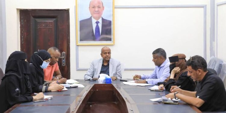 وزارة الشباب والرياضة تناقش إقامة بطولة “سلة الكراسي المتحركة” بعدن