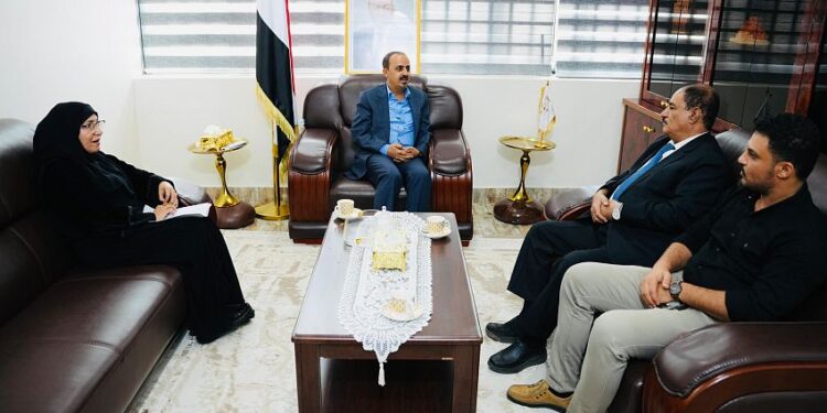 الارياني يناقش مع محافظ الضالع تفعيل الجوانب الإعلامية والثقافية والسياحية