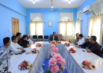 العامري يلتقي الفريق المشارك في بطولة (First Global) للروبوت والذكاء الاصطناعي