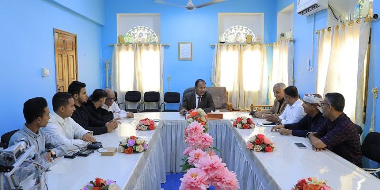 العامري يلتقي الفريق المشارك في بطولة (First Global) للروبوت والذكاء الاصطناعي