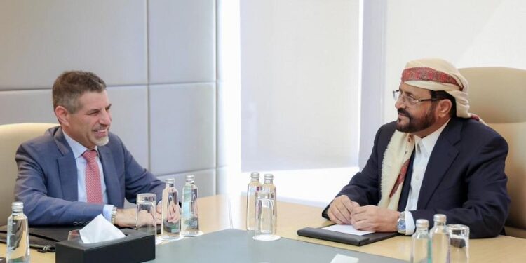 العرادة يبحث مع السفير الأمريكي دعم الإصلاحات الاقتصادية