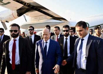 العليمي :التركيز على اولوية استعادة وبناء المؤسسات وتخفيف المعاناة