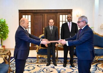العليمي يتسلم أوراق اعتماد عدد من سفراء الدول الشقيقة والصديقة