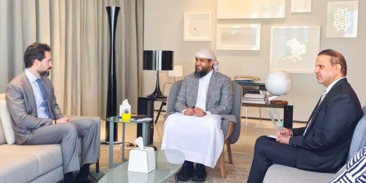 المحرّمي يبحث مع  القائم بالأعمال  الأمريكي مستجدات الأوضاع في اليمن