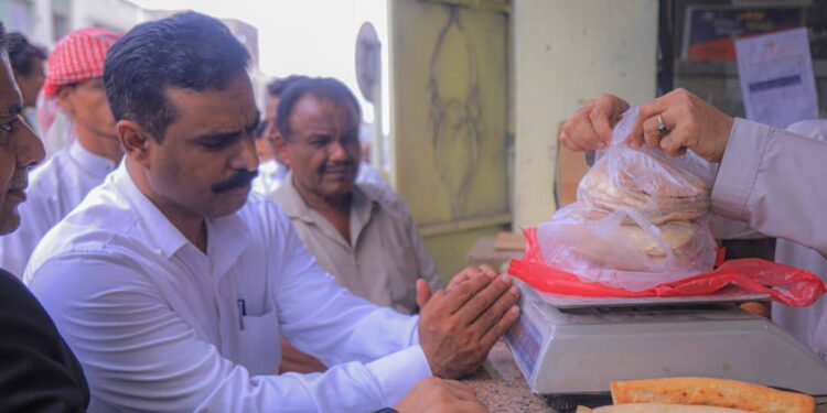 لجنة مراقبة الأسعار بالمهرة تنفذ نزولًا ميدانيًا إلى المخابز والأفران بالغيضة