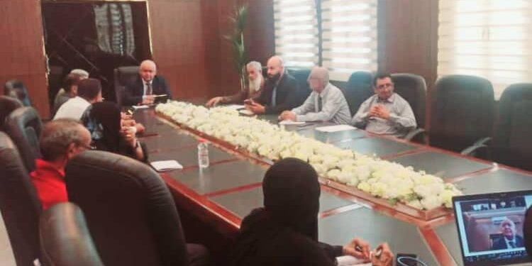 الوالي يجتمع مع مدراء مكاتب الخدمة المدنية والتأمينات في المحافظات المحررة