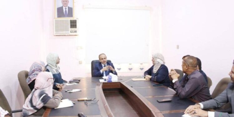 وزير التعليم العالي يناقش آليات التطوير الأكاديمي ومعايير الاعتماد في الجامعات