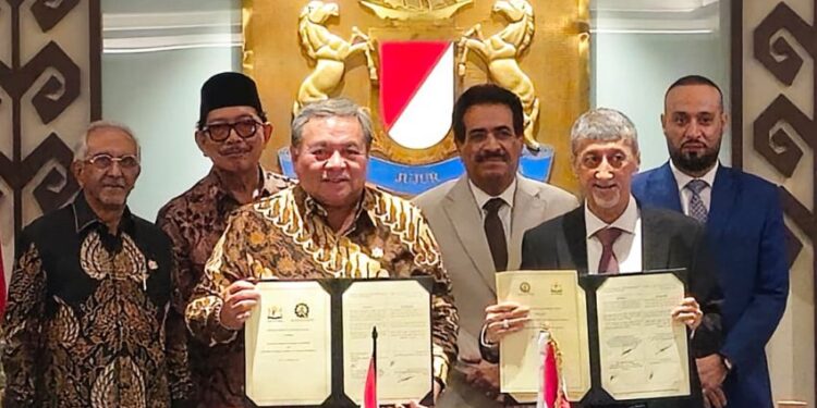 اليمن وإندونيسيا توقعان مذكرة تفاهم لتعزيز التعاون التجاري والاستثماري