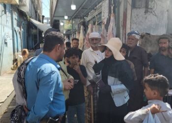 حملة نظافة واسعة ورفع البسطات في التحرير الاعلى بتعز