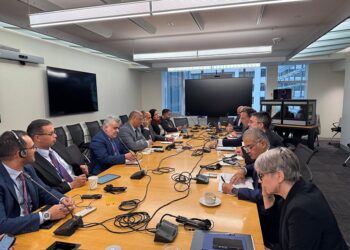 باذيب يبحث مع  مؤسسة التمويل الدولية تعزيز الاستثمارات الخاصة في اليمن