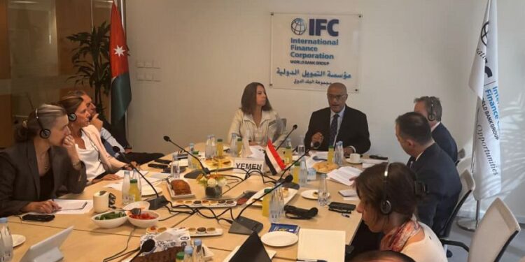 باذيب يستعرض أمام شركاء اليمن إنجازات  الإصلاحات الاقتصادية