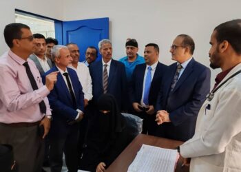 وزير الصحة ومحافظ لحج يتفقدان عدداً من المرافق والمنشآت الصحية