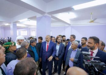 الزُبيدي يفتتح مجمّع الشيخ محمد بن زايد التعليمي بالقزعة بمديرية الشعيب