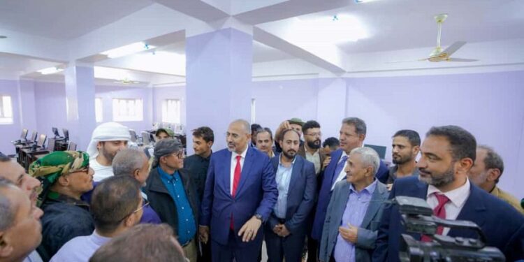 الزُبيدي يفتتح مجمّع الشيخ محمد بن زايد التعليمي بالقزعة بمديرية الشعيب