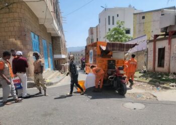 وكيل محافظة تعز يناقش مشروع ترميم المنازل المتضررة بمديرية صالة