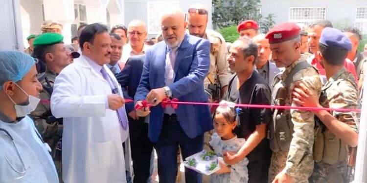 محافظ تعز يفتتح مركز جديد للعناية المركزة في  مستشفى الثورة