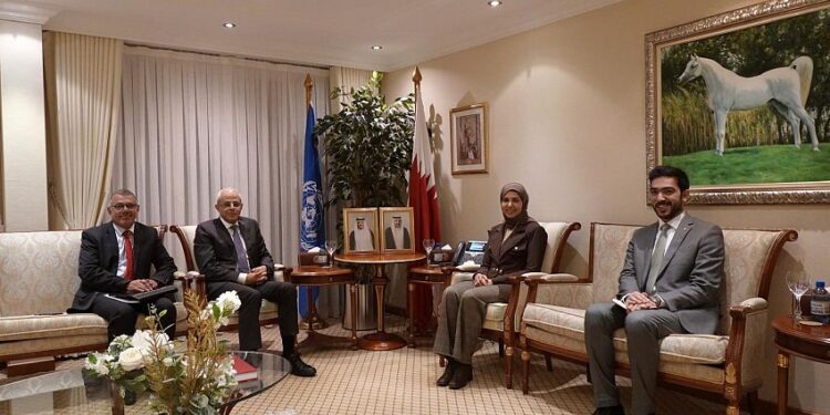 نعمان  يبحث معع مندوبة قطر  بجنيف وضع اللاجئين في اليمن