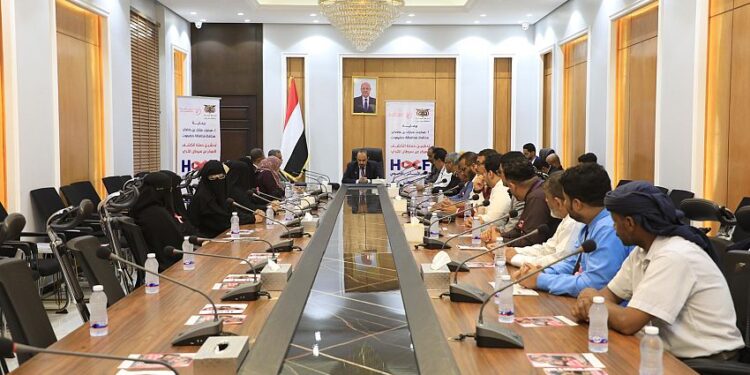 محافظ حضرموت يدشّن فعاليات “الشهر الوردي” لمكافحة سرطان الثدي