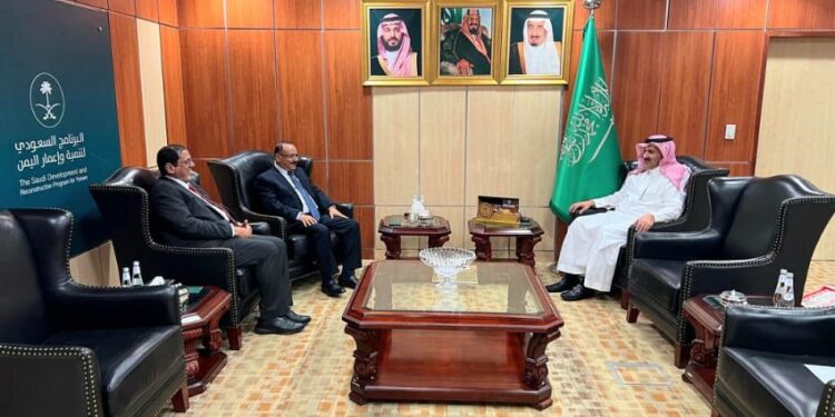 حُميد يبحث مع السفير السعودي دعم قطاع النقل في اليمن