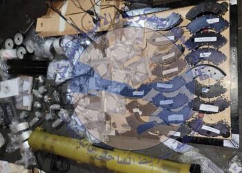 ضبط سفينة إيرانية قرب باب المندب تحمل أسلحة للمليشيات