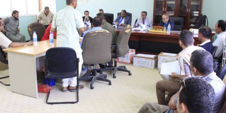 فتح مظاريف مناقصة مشروع تشيد كلية المجتمع في سقطرى