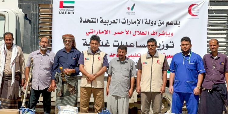 توزيع مساعدات غذائية لمراكز رعاية وتأهيل المعاقين  بشبوه