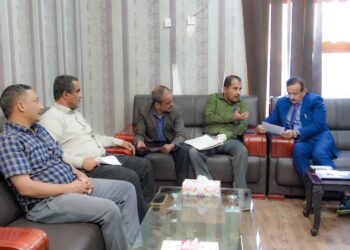 محافظ شبوة  يوجه بتنظيم قطاع المياه  وانشاء مركز التغذية العلاجية