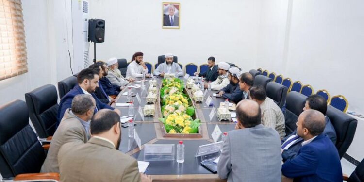 اجتماع في عدن يناقش سير العمل في قطاعات وزارة الأوقاف والارشاد