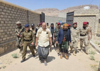 محافظ حضرموت يتفقد المشاريع بمديريه عمد