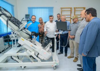 طارق صالح يتفقد مركز 2 ديسمبر للعلاج الطبيعي والتأهيل