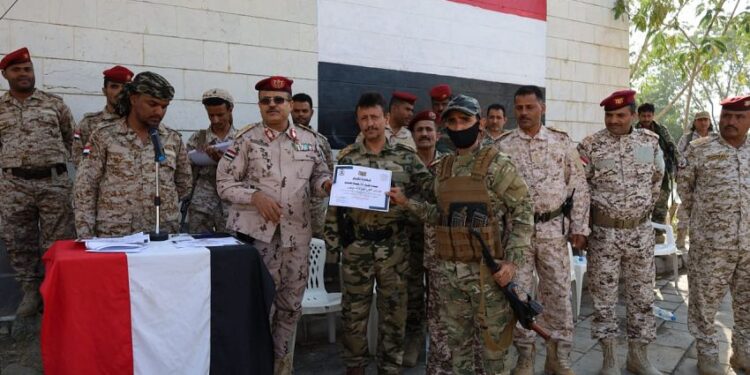 اختتام دورة مهارات قتالية في اللواء 145 مشاة بتعز