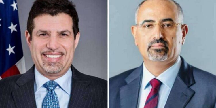 الزُبيدي يناقش مع السفير الامريكي جهود   الإصلاحات والتعافي الاقتصادي