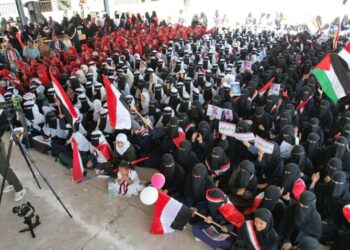 4 الاف طالبة بمأرب يقدمن عرضاً كرنفالياً وفنياً احتفاء بثورتي 26 سبتمبر و14 أكتوبر