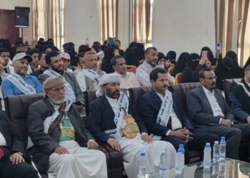 نائب وزير التربية ووكيل مأرب يكرمان أوائل الثانوية العامة