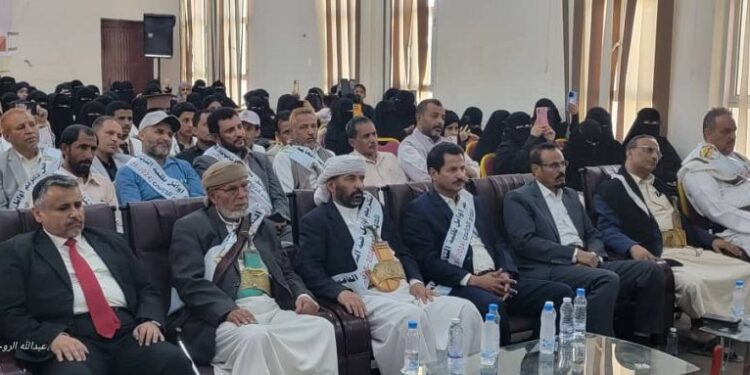 نائب وزير التربية ووكيل مأرب يكرمان أوائل الثانوية العامة