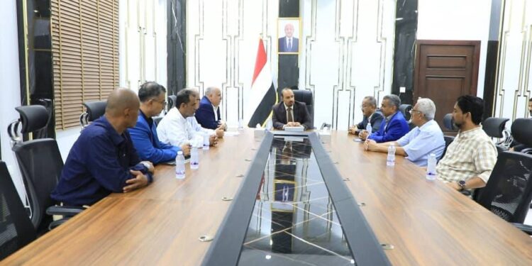 محافظ حضرموت يبحث مع مديرمؤسسة الكهرباء سُبل معالجة اختناقات التوليد