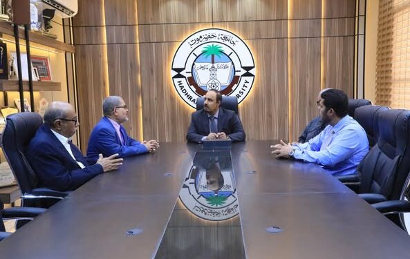 اجتماع يناقش سير العملية التعليمية في جامعة حضرموت